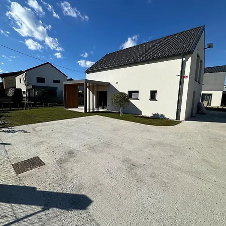Lanina Estate